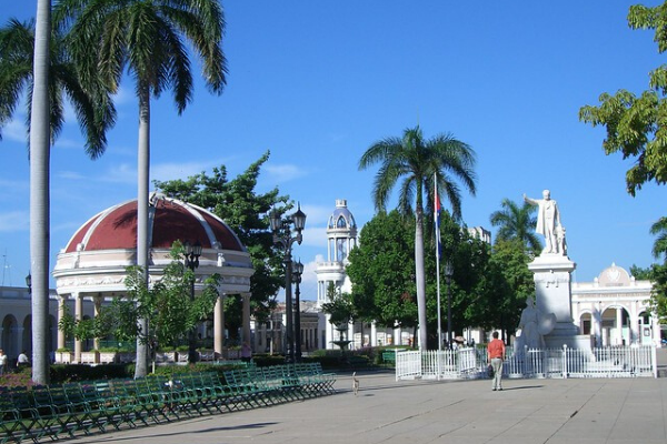 Công viên José Martí khi đến Cienfuegos