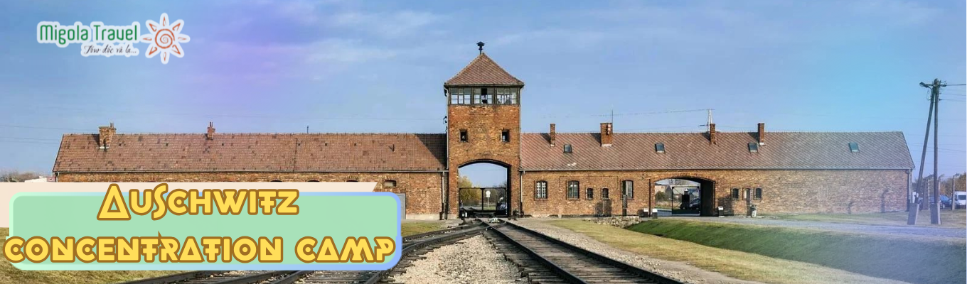 Trại Auschwitz là nhân chứng cho tội ác duyệt chủng của Phát xít Đức với kế hoạch tiêu diệt toàn bộ người dân Do Thái của Hitler. Vô số người dân Do Thái cùng các tù nhân chính trị trong chiến tranh Đức Quốc Xã đã bị giết trong các phòng ngạt sau khi tập trung tại trại Auschwitz này.