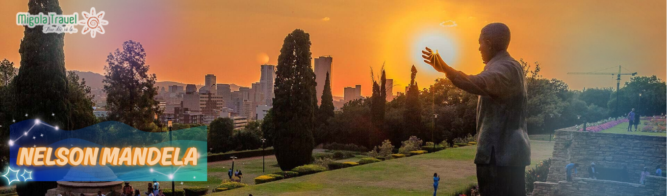 Nelson Mandela Statue: là một bức tượng đồng cao 9m để tưởng nhớ Nelson Mandela, cựu tổng thống Nam Phi. Đây là một trong những biểu tượng tiêu biểu nhất ở Nam Phi, cũng như toàn cầu trong công cuộc đấu tranh chống chủ nghĩa phân biệt chủng tộc.