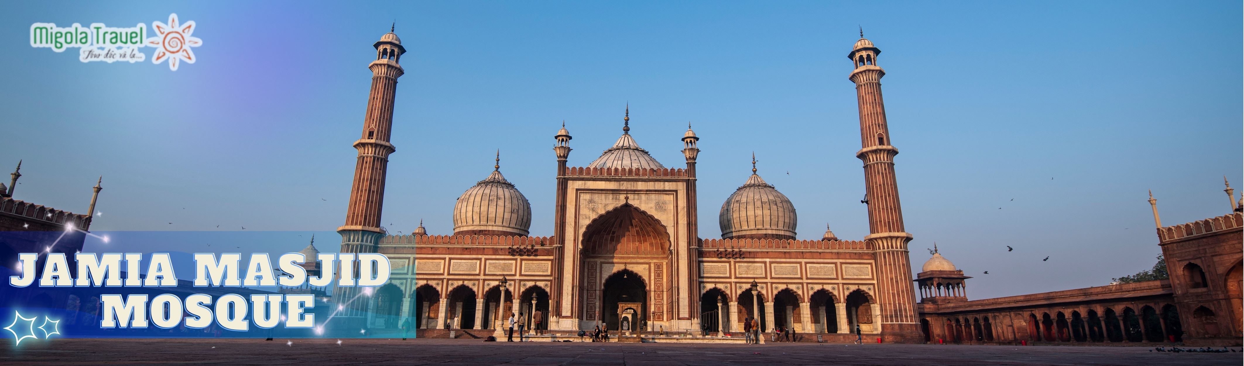 Nằm tại Nowhatta, thường được gọi là "Downtown" của Srinagar, Jama Masjid là nhà thờ Hồi giáo lớn nhất trong Thung lũng Kashmir và là một trong những điểm đến hấp dẫn nhất tại đây. Với vị trí đắc địa, kiến trúc độc đáo và quy mô hoành tráng, Jama Masjid không chỉ nổi bật về mặt thẩm mỹ mà còn mang ý nghĩa lịch sử và tôn giáo sâu sắc. Mỗi ngày thứ Sáu, nơi đây trở nên đông đúc với hàng ngàn tín đồ đổ về cầu nguyện, tạo nên một bầu không khí linh thiêng.